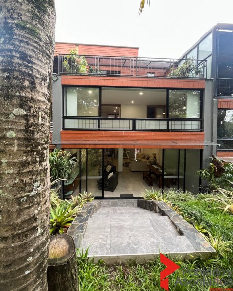Casa en Ambos en Poblado