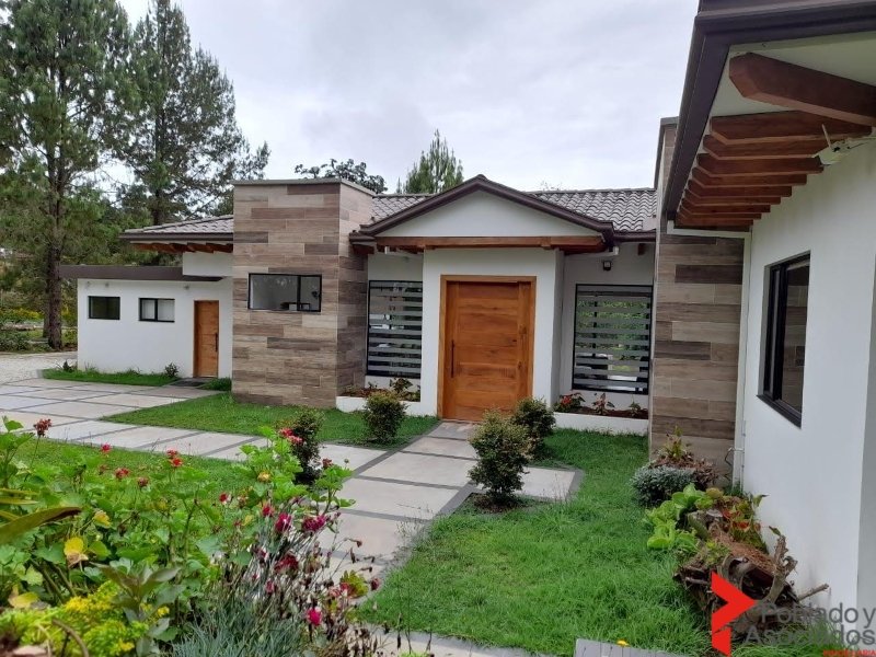 Casa en Arriendo en Santa Elena